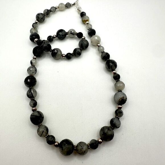 19" of all faceted, rutilated quartz beaded necklace with silver tone hardware! - Picture 1 of 12